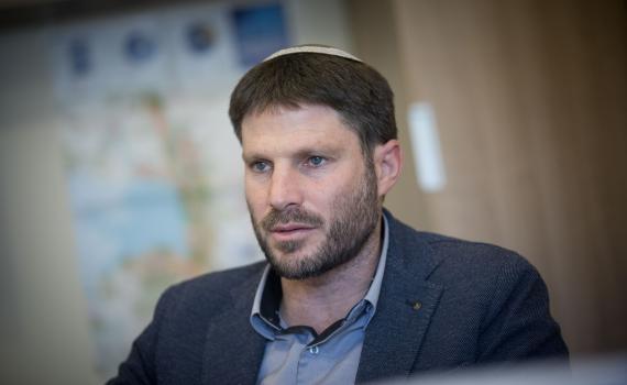 "מנדלבליט חושב שהוא מייצג את אלוהים"