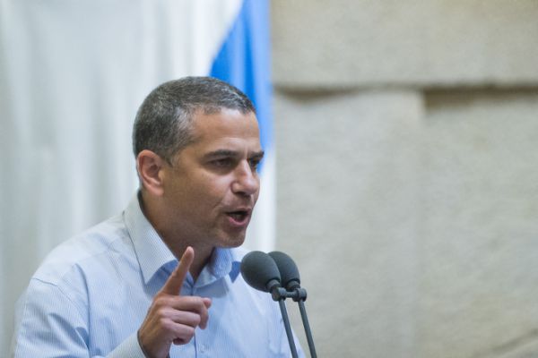 לא מהבית היהודי: ינון מגל קיבל הצעה לחזור לכנסת