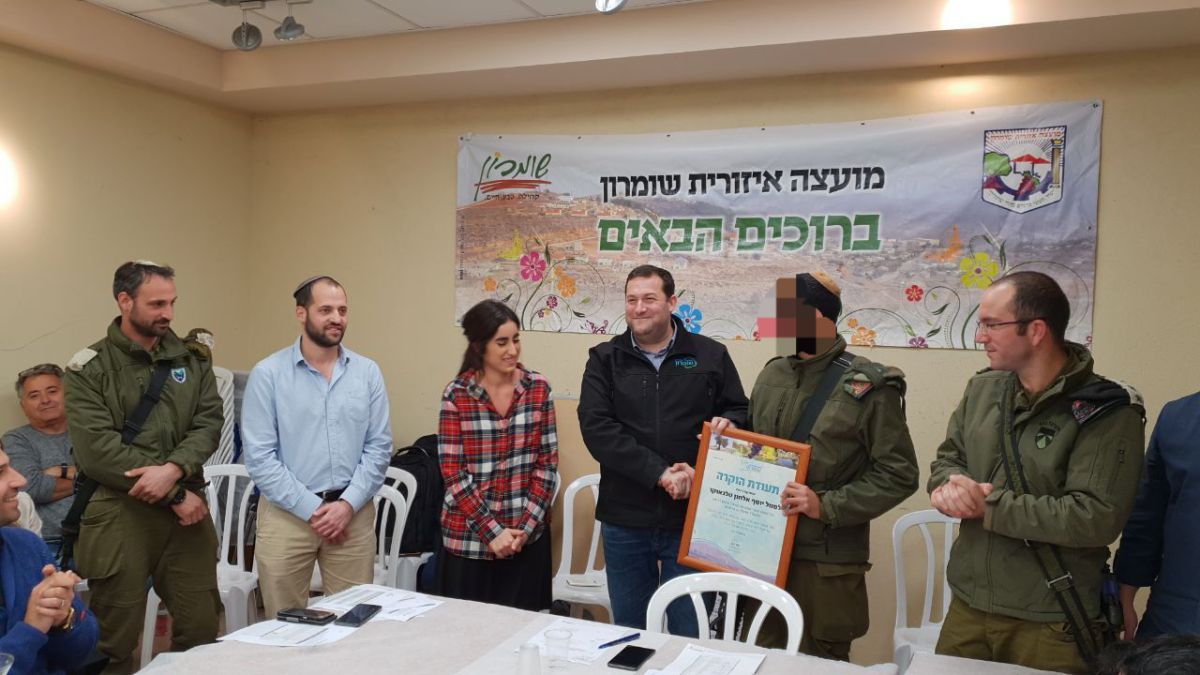 הלוחם שנטרל את המחבל נפגש עם הנערה שהציל