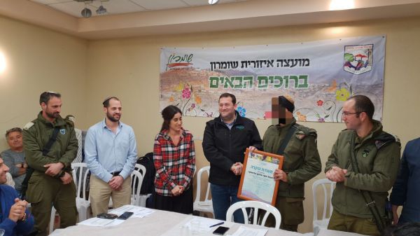 הלוחם שנטרל את המחבל נפגש עם הנערה שהציל