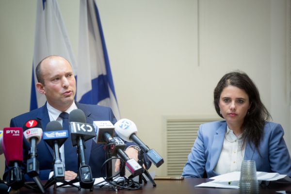 השאירו חובות וברחו? בנט ושקד חושפים את המספרים