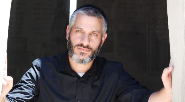 שווה האזנה: 'מעוז צור' כפי שעוד לא הכרתם• צפו