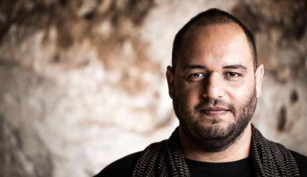 "רק בלילות": שי צברי בשיתוף פעולה מפתיע• צפו