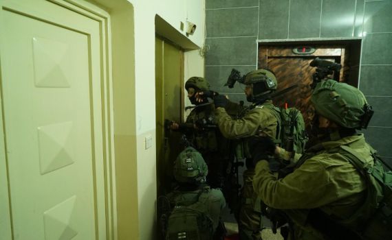 צה"ל פשט על יו"ש: עשרות מחבלי חמאס נעצרו. צפו