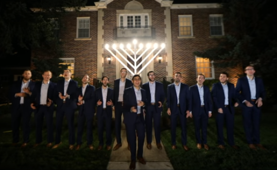 מרהיב: כשהלהיט של להקת קווין הופך לשיר חנוכה• צפו