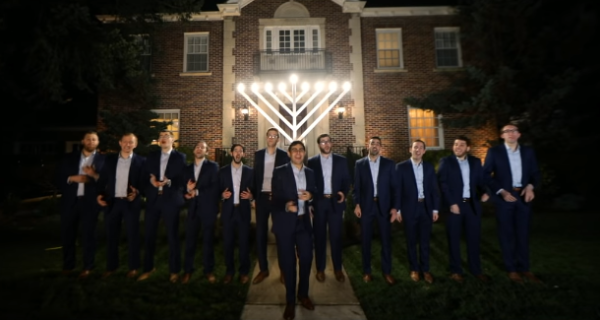 מרהיב: כשהלהיט של להקת קווין הופך לשיר חנוכה• צפו