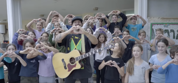 מרגש: ילדים מעזה,ישראל ועיראק התאחדו לשיר אחד