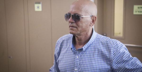 שוב: כתב אישום נגד אביו של אייל גולן