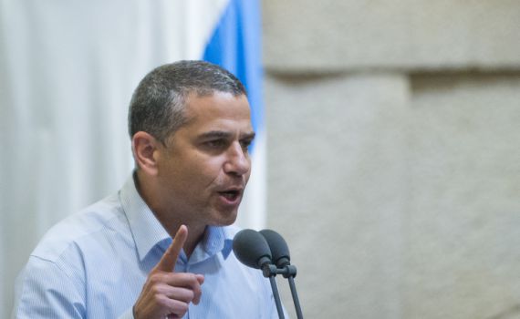 ינון מגל מגיב לראשונה: מתלבט, אבל נכנסתי לחובות