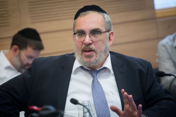 ח"כ אשר על לפיד: "כושל ואטום, כל מה שהוא יודע זה לוליינות"