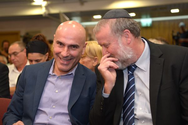 מסתבך: הפרקליטות הגישה כתב אישום נגד אפי נווה