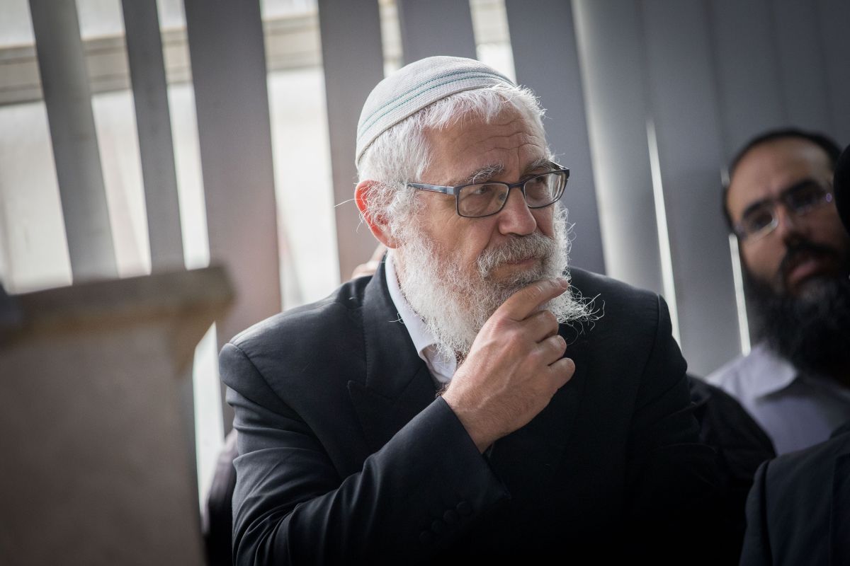 עתירה: לשלול את תעודת הרבנות מהרב מוטי אלון