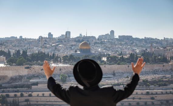 להורדה: דעת הרב אליהו בנושא עלייה להר הבית