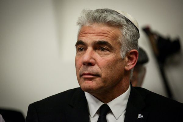 יאיר לפיד מודה: "הציוץ שלי היה אידיוטי"