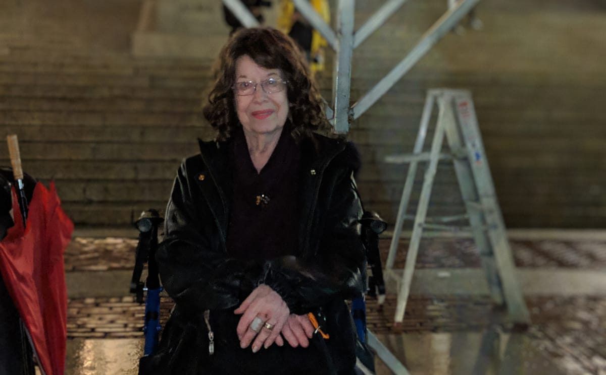 צפו: הפרופ' שהותקפה בניו יורק בנר נגד האנטישמיות