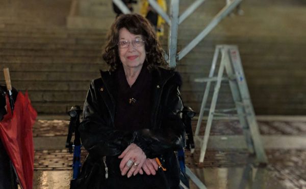 צפו: הפרופ' שהותקפה בניו יורק בנר נגד האנטישמיות