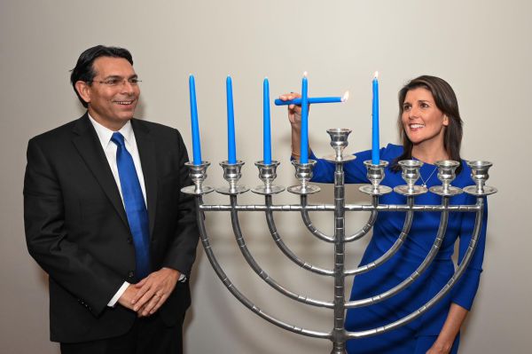 היילי: "טראמפ שאל אותי על איזה מדינות צריך לצעוק"