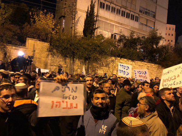 הסבא מול בית רה"מ: "הנכד שלנו רק סטטיסטיקה??"