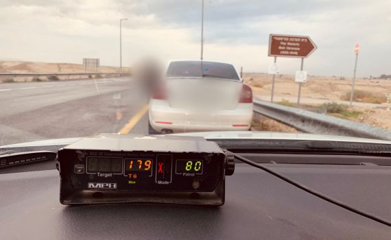 המשטרה תפסה נהג ערבי שנסע 99 קמ"ש מעל המותר