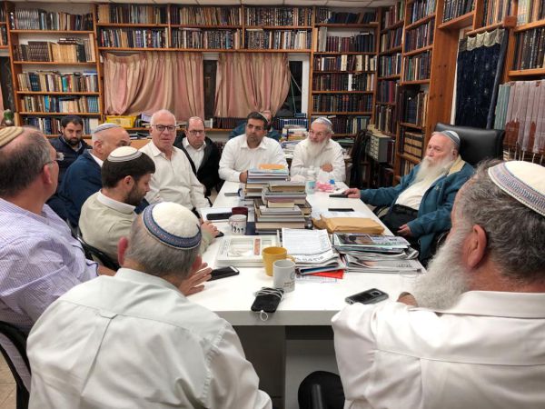 חברי הבית היהודי בכינוס חירום אצל הרב דרוקמן