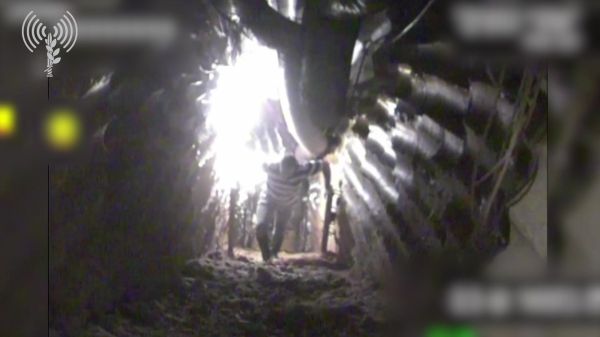 צפו: צה"ל חשף מנהרה וגילה בתוכה מחבלים