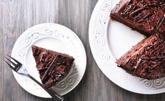 צפו: שני מרכיבים בלבד ויש לכם עוגת שוקולד מנצחת