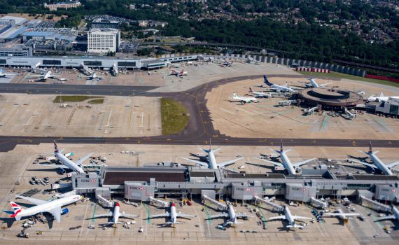 תעלומה בלונדון: רחפנים השביתו את שדה התעופה