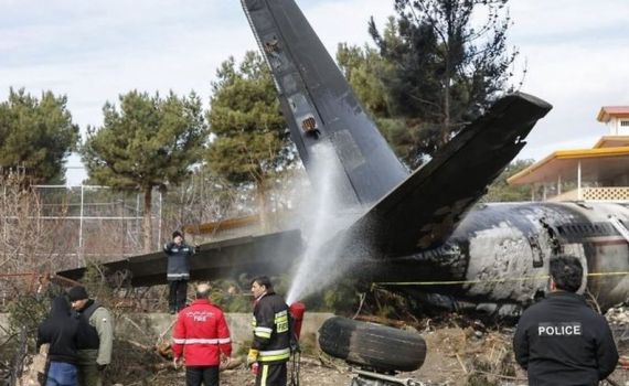 איראן: 15 הרוגים בהתרסקות מטוס צבאי