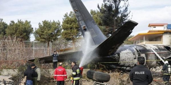 איראן: 15 הרוגים בהתרסקות מטוס צבאי