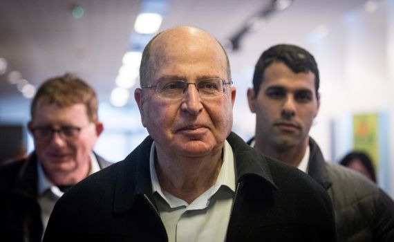 "גרוע מגדולי אויבינו": בישראל תוקפים את יעלון על דבריו