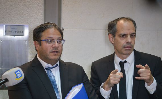 עו"ד של העצורים: החקירה גובלת בהטרדה מינית