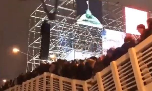 קשה לצפייה: עשרות פצועים בקריסת גשר ברוסיה