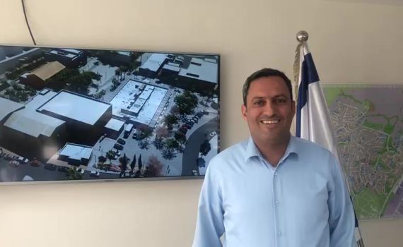 במקום הצהרה פוליטית, דוידי הכריז על שיפוץ בשדרות