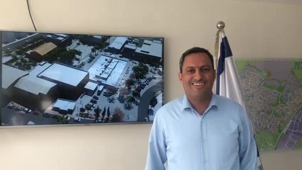 במקום הצהרה פוליטית, דוידי הכריז על שיפוץ בשדרות