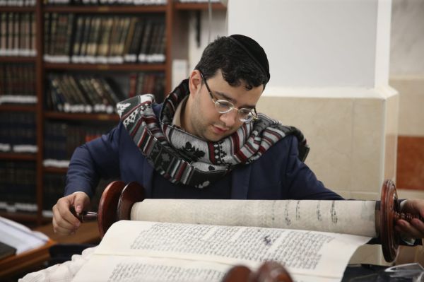 המומים וכואבים: תיעוד חילול בית הכנסת בירושלים