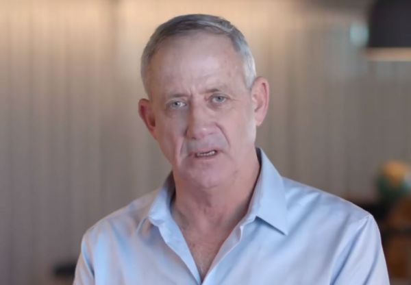 "ישראל לפני הכל": בני גנץ חושף את סיסמת הבחירות שלו