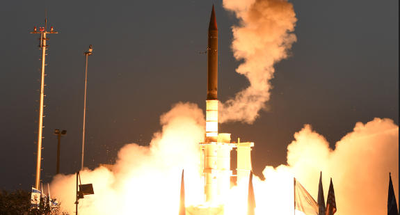 צפו: תיעוד מניסוי הטילים המוצלח של מערכת "חץ 3"