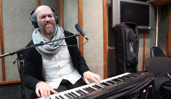 צפו: יונתן רזאל חוזר לשתף פעולה עם אמן מפתיע