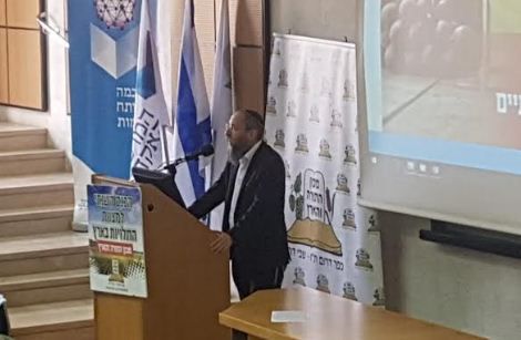 "מותר לשתות יין שמזג יהודי שלא שומר תורה ומצוות"