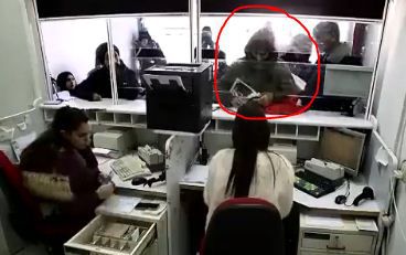 תיעוד: שב"ח מירדן שודד סניף דואר בבאר שבע. צפו