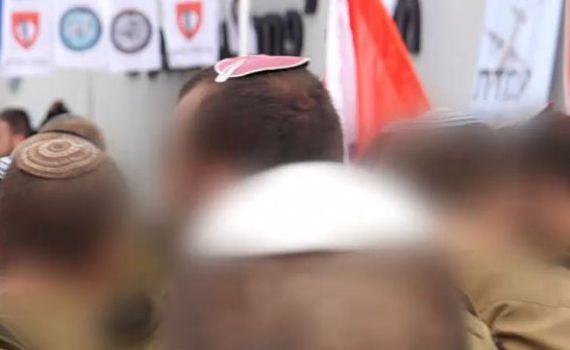 "מוודאים שבנות לא יהיו עם שומרי נגיעה"