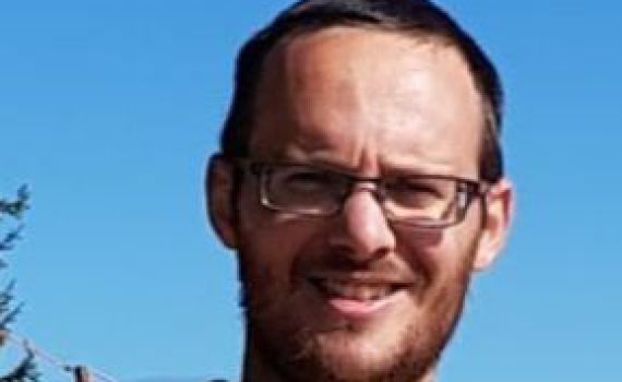 מכנסיים לנשים? לא צריך "להציל את ההלכה"/ תגובה