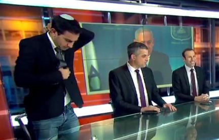 צפו: ירון לונדון מגרש את עקיבא נוביק מהאולפן