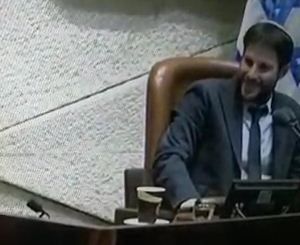 צפו: המחווה המרגשת של איתן כבל לסמוטריץ'