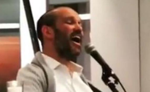 לאחר לידת בנו: יונתן רזאל הכין הפתעה למיילדות •צפו