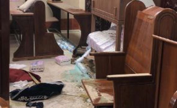 חומצה על ספרי התורה: בית כנסת הושחת בירושלים