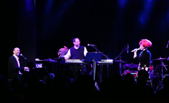 כמו אז: ריקה, אהרן ויונתן רזאל בביצוע חד פעמי