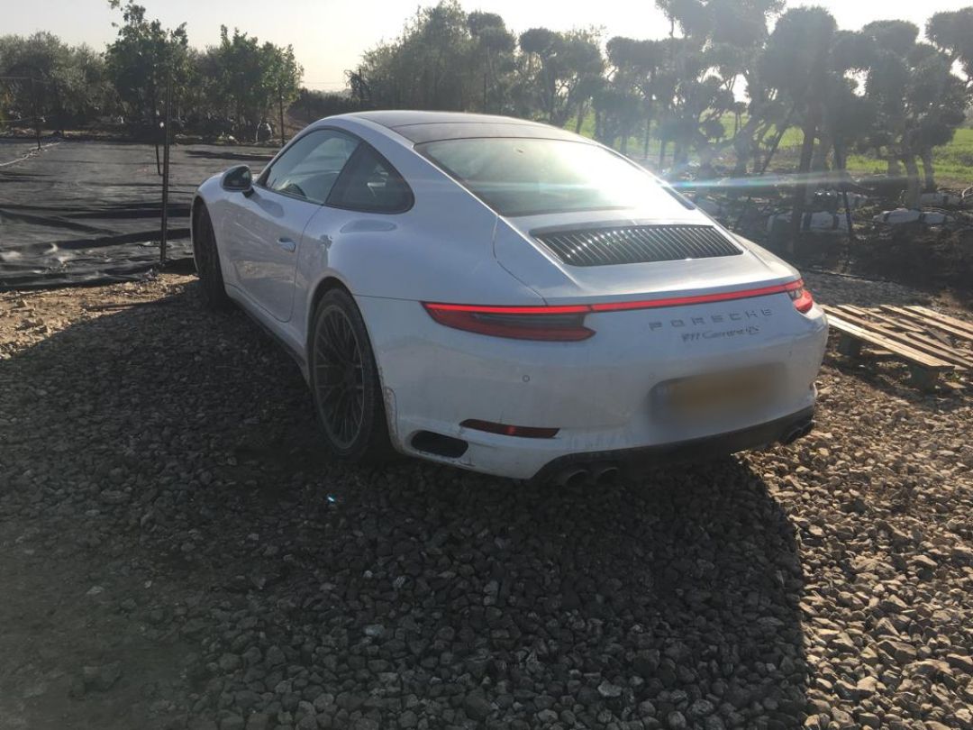 פלסטיני נתפס על חם כשהוא גונב רכב פורשה