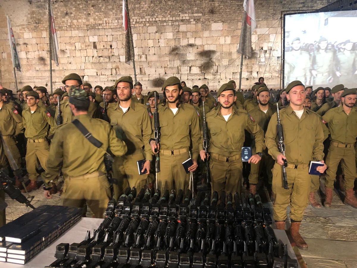 שבועיים לאחר הפיגוע: חיילי "נצח יהודה" הושבעו בכותל