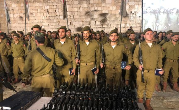שבועיים לאחר הפיגוע: חיילי "נצח יהודה" הושבעו בכותל